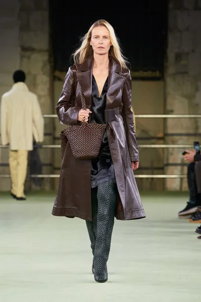 Look 48